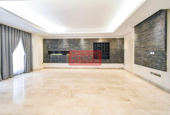 958153 - Property Image 2