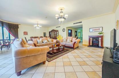 Apartment - 3 Bedrooms - 3 Bathrooms for rent in Al Juffair - Capital Governorate