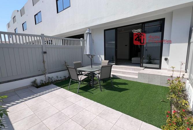 955587 - Property Image 2
