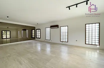 Villa - 4 Bedrooms - 5 Bathrooms for rent in Zinj - Manama - Capital Governorate