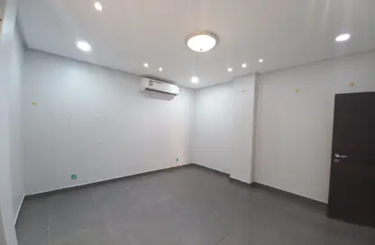 Apartment - 2 Bedrooms - 2 Bathrooms for rent in Tubli - Central Governorate Apartment - 2 Bedrooms - 2 Bathrooms for rent in Tubli - Central Governorate