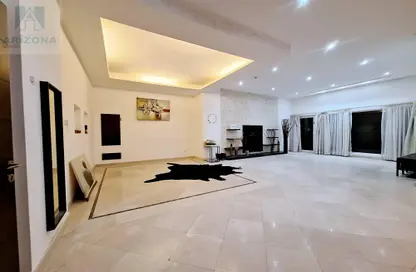 Apartment - 2 Bedrooms - 2 Bathrooms for rent in Al Juffair - Capital Governorate