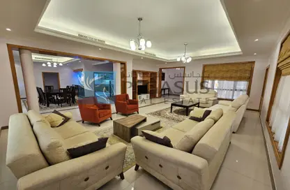 Living / Dining Room image for: Villa - 3 Bedrooms - 4 Bathrooms for rent in Janabiya - Northern Governorate, Image 1