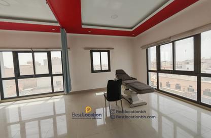 Medical Facility - Studio - 4 Bathrooms for rent in Bu Kowarah - Riffa - Southern Governorate