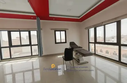 Medical Facility - Studio - 4 Bathrooms for rent in Bu Kowarah - Riffa - Southern Governorate
