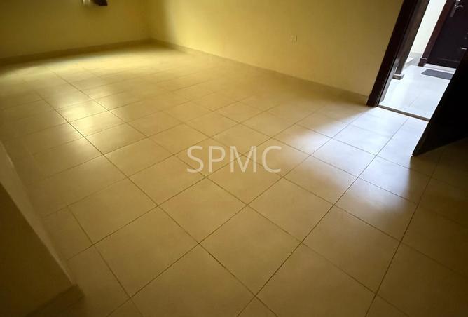 960471 - Property Image 2