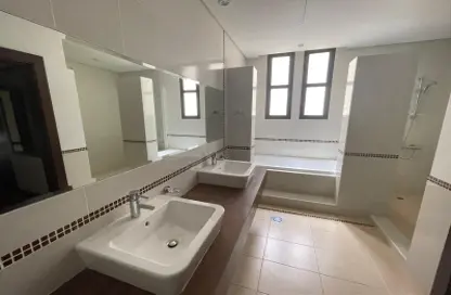 فيلا - 4 غرف نوم - 4 حمامات للايجار في عوالي - المحافظة الجنوبية