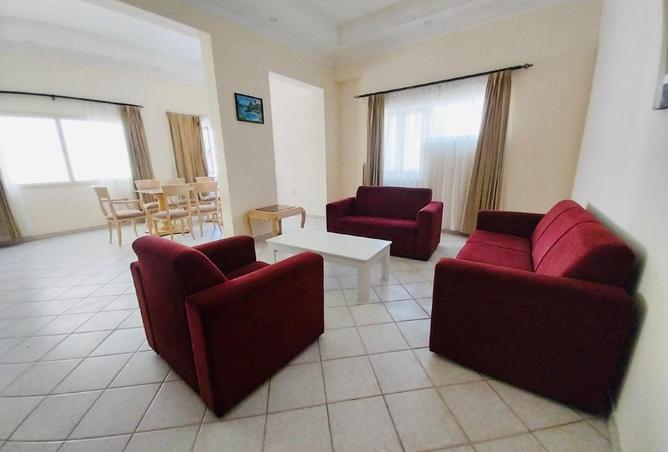 Apartment - 2 Bedrooms - 3 Bathrooms for rent in Al Juffair - Capital Governorate