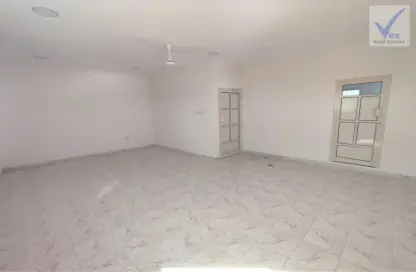 Empty Room image for: Apartment - 1 Bathroom for rent in Sehla - Northern Governorate, Image 1