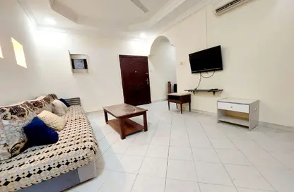 Apartment - 2 Bedrooms - 2 Bathrooms for rent in Bu Quwah - Northern Governorate