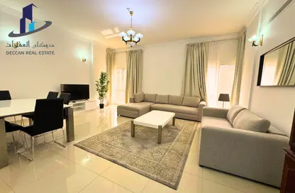 Apartment - 2 Bedrooms - 3 Bathrooms for rent in Al Juffair - Capital Governorate
