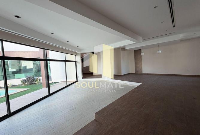 987937 - Property Image 2