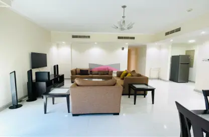 Living / Dining Room image for: Apartment - 3 Bedrooms - 5 Bathrooms for rent in Seef - Capital Governorate, Image 1
