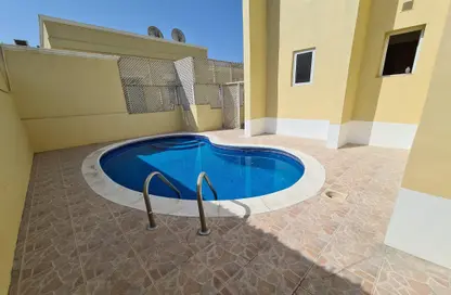 Pool image for: Villa - 3 Bedrooms - 3 Bathrooms for rent in Saar - Northern Governorate, Image 1