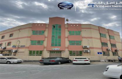 عمارة بالكامل - استوديو - 8 حمامات للبيع في البسيتين - المحرق