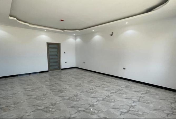 986121 - Property Image 2