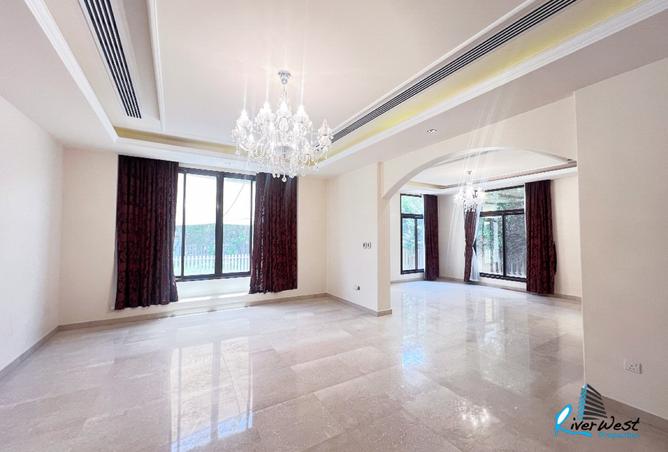 963429 - Property Image 2