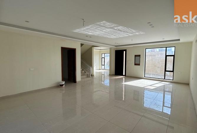 986523 - Property Image 2