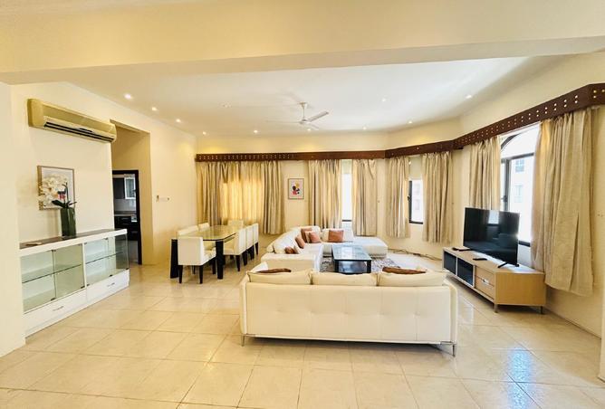 Apartment - 3 Bedrooms - 3 Bathrooms for rent in Al Juffair - Capital Governorate