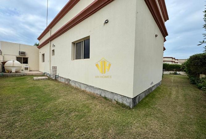 982444 - Property Image 2