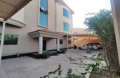 Apartment - 3 Bedrooms - 4 Bathrooms for rent in Mahooz - Manama - Capital Governorate