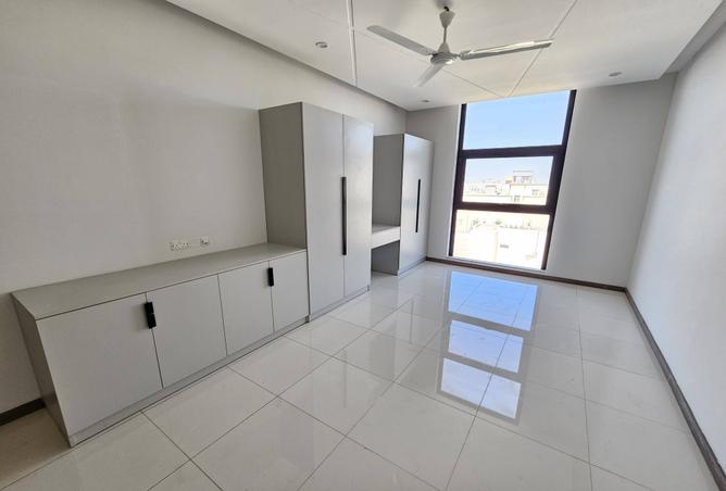 964392 - Property Main Image