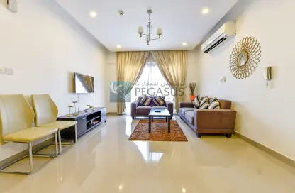 Living Room image for: Apartment - 2 Bedrooms - 2 Bathrooms for rent in Busaiteen - Muharraq Governorate, Image 1