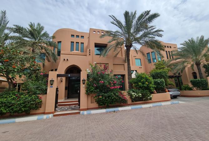 فيلا - 4 غرف نوم - 5 حمامات للايجار في باربار - المحافظة الشمالية