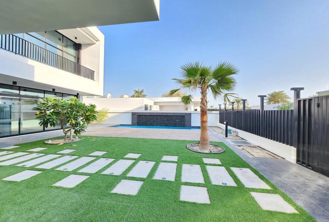 983002 - Property Image 2