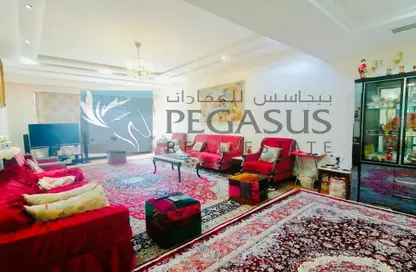 Living Room image for: Apartment - 3 Bedrooms - 4 Bathrooms for sale in Abraj Al Lulu - Manama - Capital Governorate, Image 1
