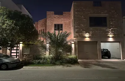 فيلا - 5 غرف نوم - 7 حمامات للبيع في الجنبية - المحافظة الشمالية