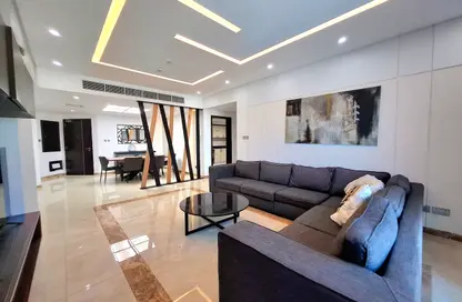 Apartment - 3 Bedrooms - 3 Bathrooms for rent in Busaiteen - Muharraq Governorate