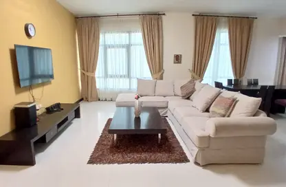 Apartment - 2 Bedrooms - 2 Bathrooms for rent in Busaiteen - Muharraq Governorate