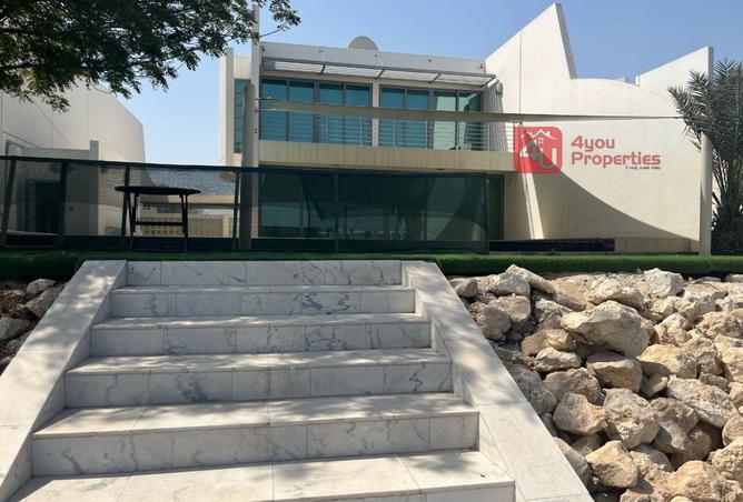 975689 - Property Image 2