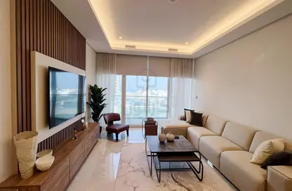 Living Room image for: Apartment - 2 Bedrooms - 3 Bathrooms for sale in Canal View - Dilmunia Island - Muharraq Governorate, Image 1