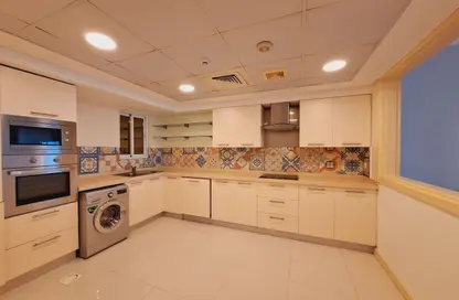 Apartment - 2 Bedrooms - 3 Bathrooms for rent in Al Juffair - Capital Governorate