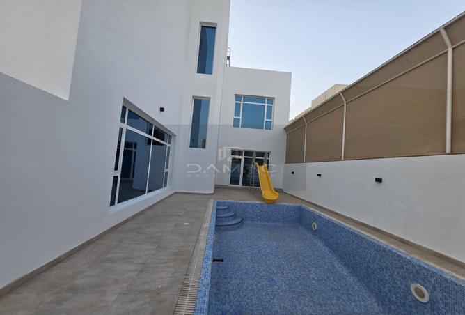 954099 - Property Image 3