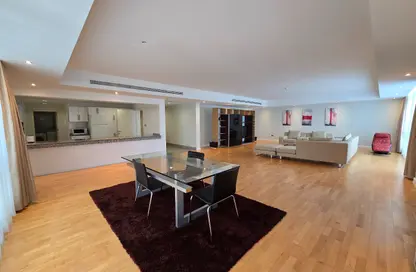 Apartment - 3 Bedrooms - 4 Bathrooms for rent in Al Juffair - Capital Governorate