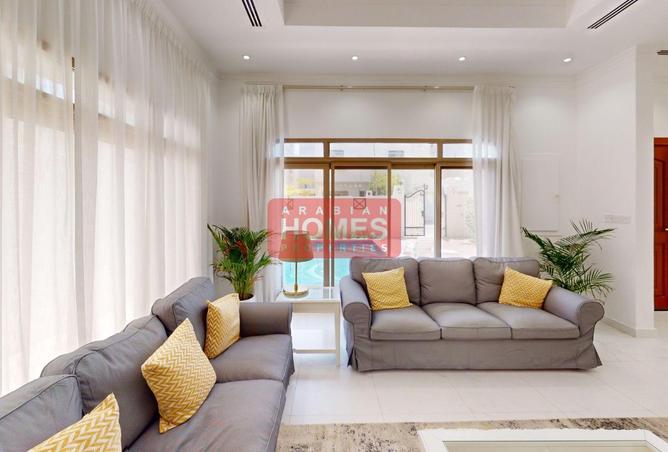 985579 - Property Image 2