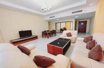 صورة لـ غرفة المعيشة / غرفة الطعام شقة - 3 غرف نوم - 4 حمامات للايجار في الماحوز - المنامة - محافظة العاصمة ، صورة رقم 1