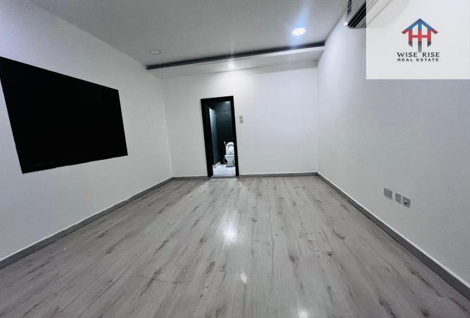 963411 - Property Image 2