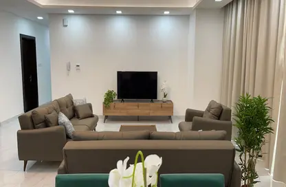 Apartment - 2 Bedrooms - 2 Bathrooms for rent in Al Juffair - Capital Governorate