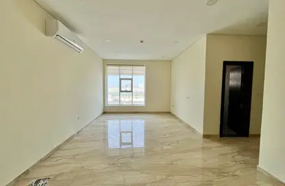 مكتب - استوديو - 2 حمامات للايجار في قلالي - المحرق