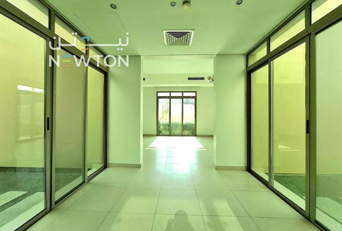 987567 - Property Image 3