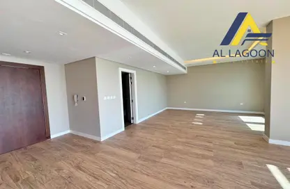 Apartment - 3 Bedrooms - 5 Bathrooms for rent in Hidd - Muharraq Governorate