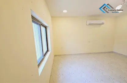 صورة لـ غرفة فارغة شقة - 2 غرف نوم - 2 حمامات للايجار في سار - المحافظة الشمالية ، صورة رقم 1