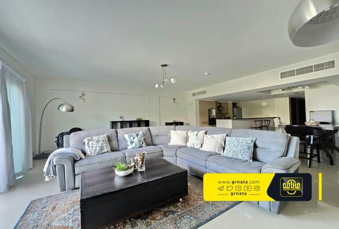 852881 - Property Image 2