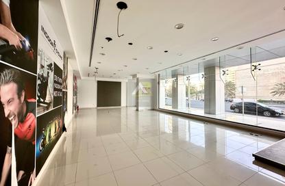Show Room - Studio - 2 Bathrooms for rent in Diplomatic Area - Manama - Capital Governorate