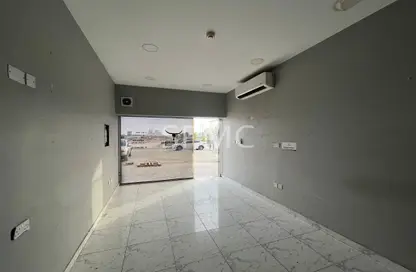 Shop - Studio for rent in Saar - Northern Governorate