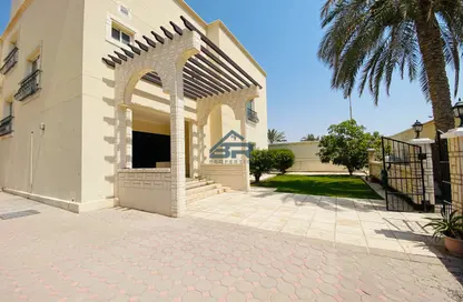 Compound - 5 Bedrooms - 5 Bathrooms for rent in Saar - Northern Governorate
